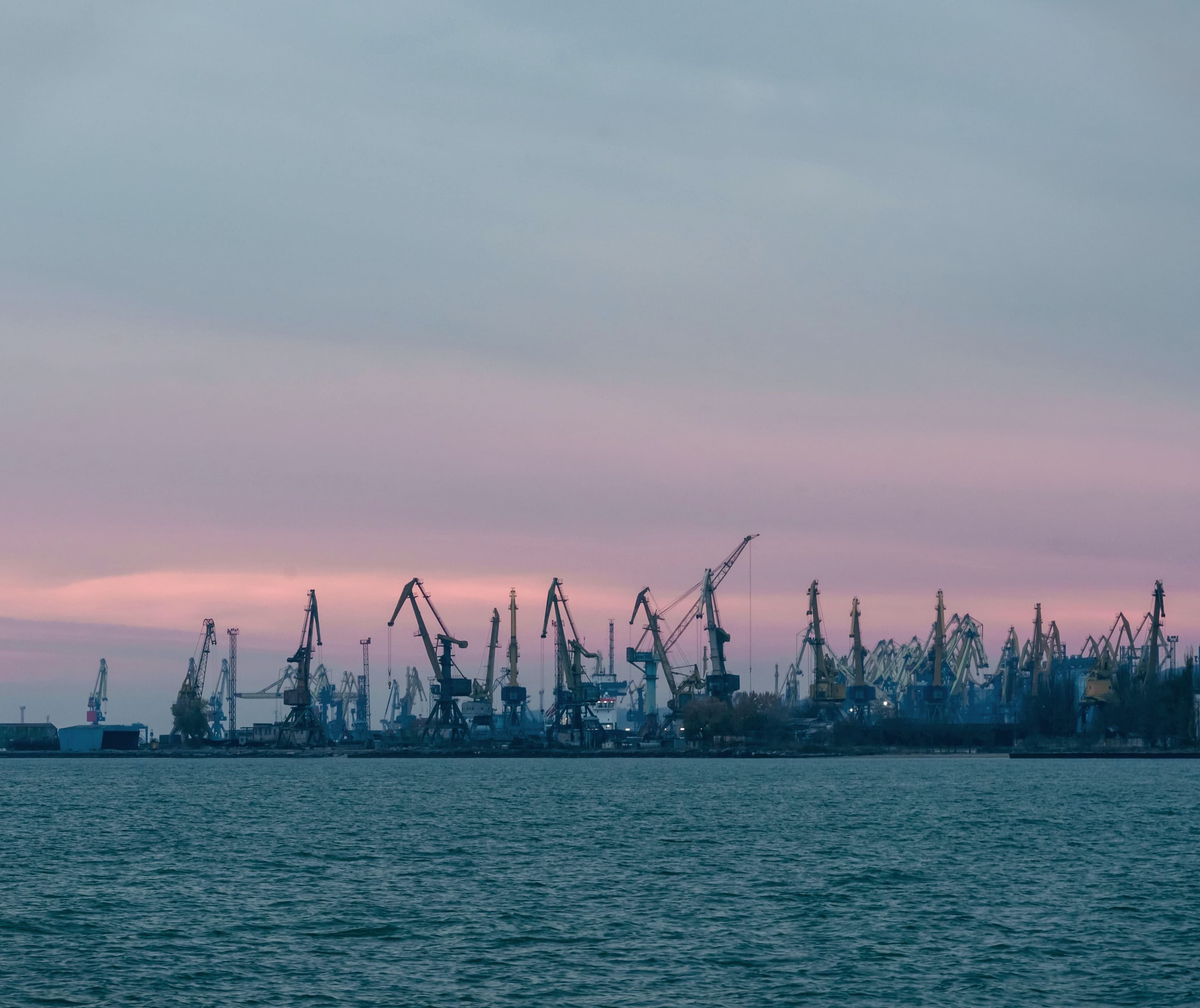 International Energy Risk Analysis